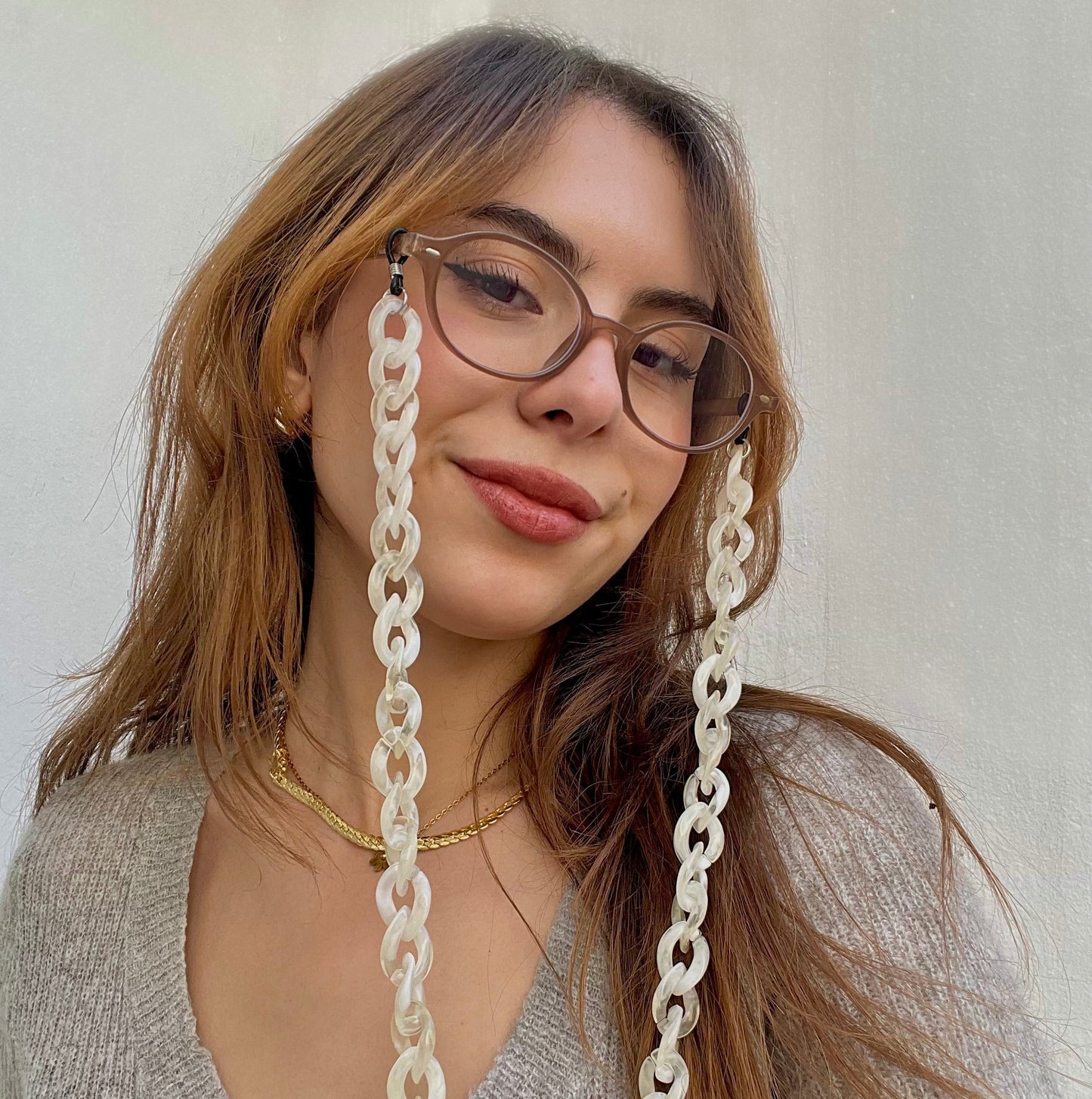 Dune beige chaines de lunettes pour femmes photo de Face Rayz Eyewear Marque de lunettes Marocaine