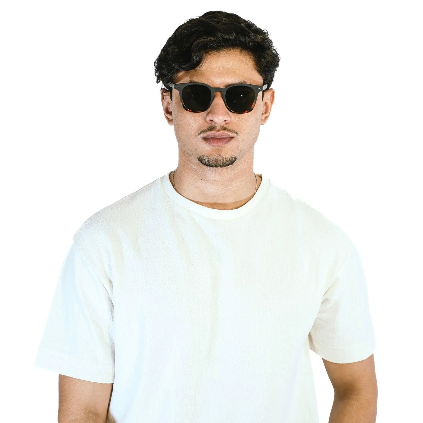 Venice noir-leopard Lunettes de Solaires pour Hommes et Femmes Photo de porté - RAYZ Eyewear Marque de Lunettes Marocaine.