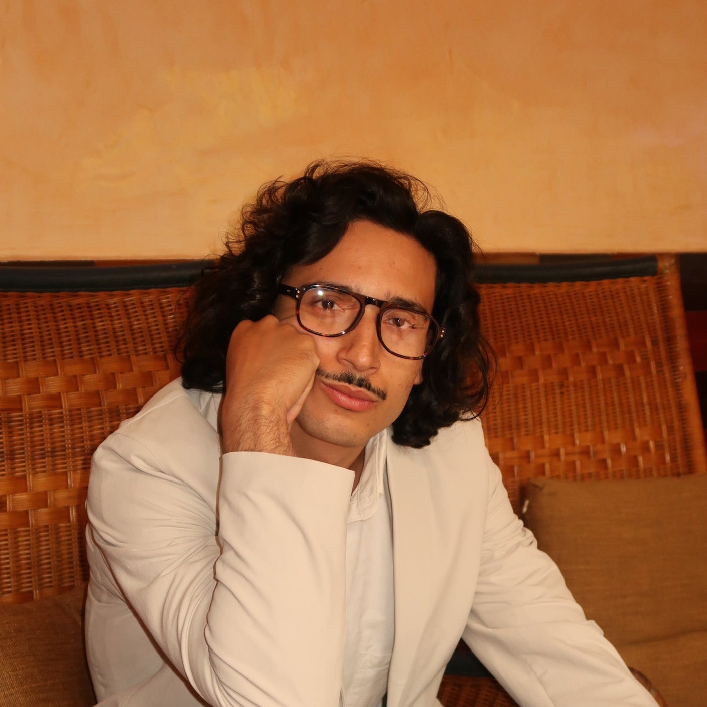 Blink Noir-Hawksbill Lunettes de vue pour Hommes et Femmes Photo de porté - RAYZ Eyewear Marque de Lunettes Marocaine