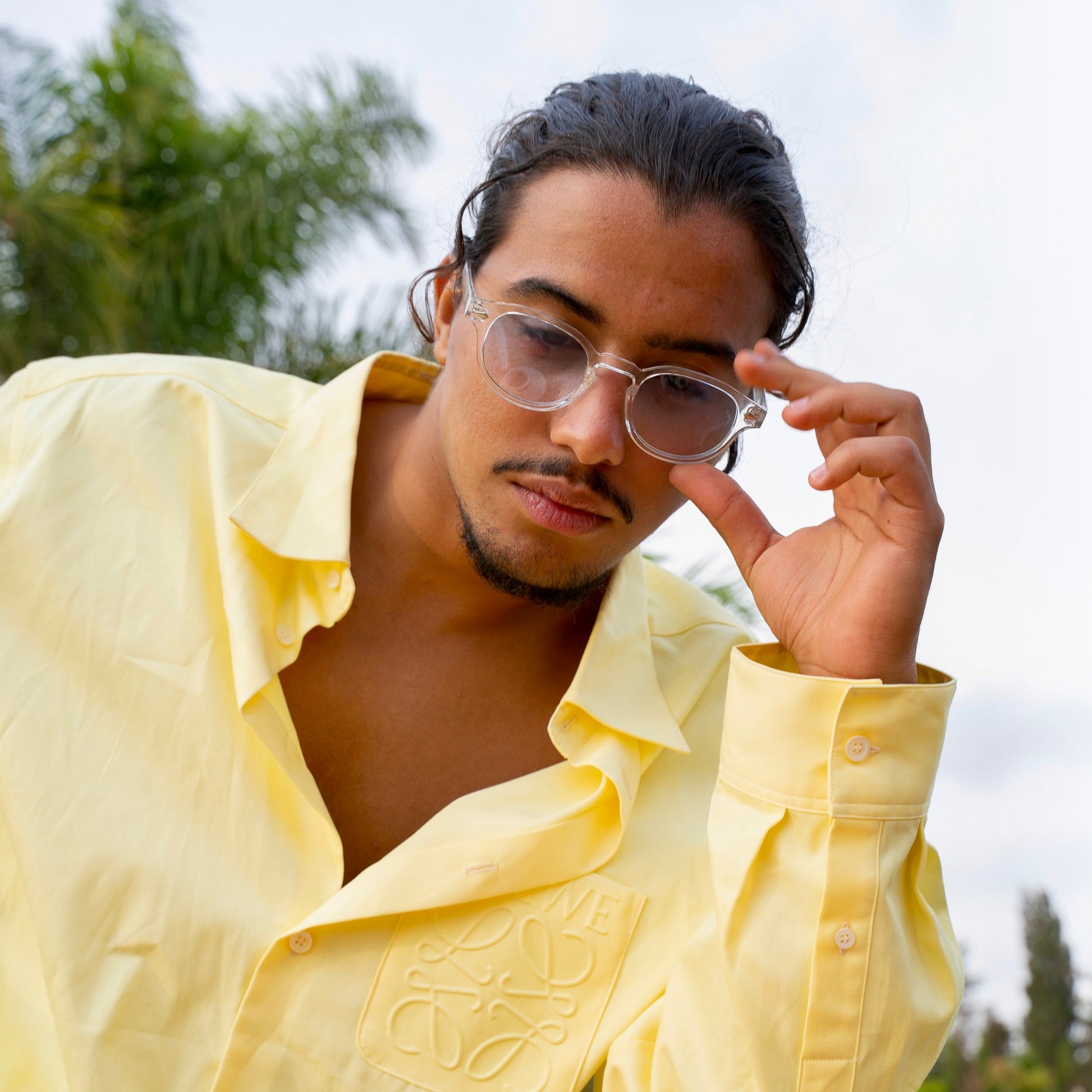 Broski bleu-Transparent Lunettes de Soleil pour Hommes et Femmes Photo de porté - RAYZ Eyewear Marque de Lunettes Marocaine