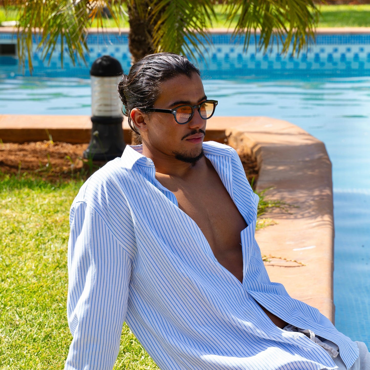 Broski orange Lunettes de Soleil pour Hommes et Femmes Photo de porté - RAYZ Eyewear Marque de Lunettes Marocaine.