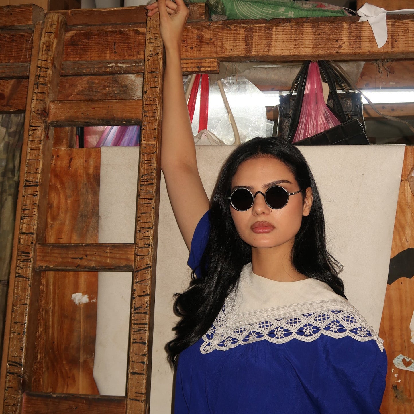 Caprice Noir Lunettes de Soleil pour Hommes et Femmes Photo de Porté - RAYZ Eyewear Marque de Lunettes Marocaine