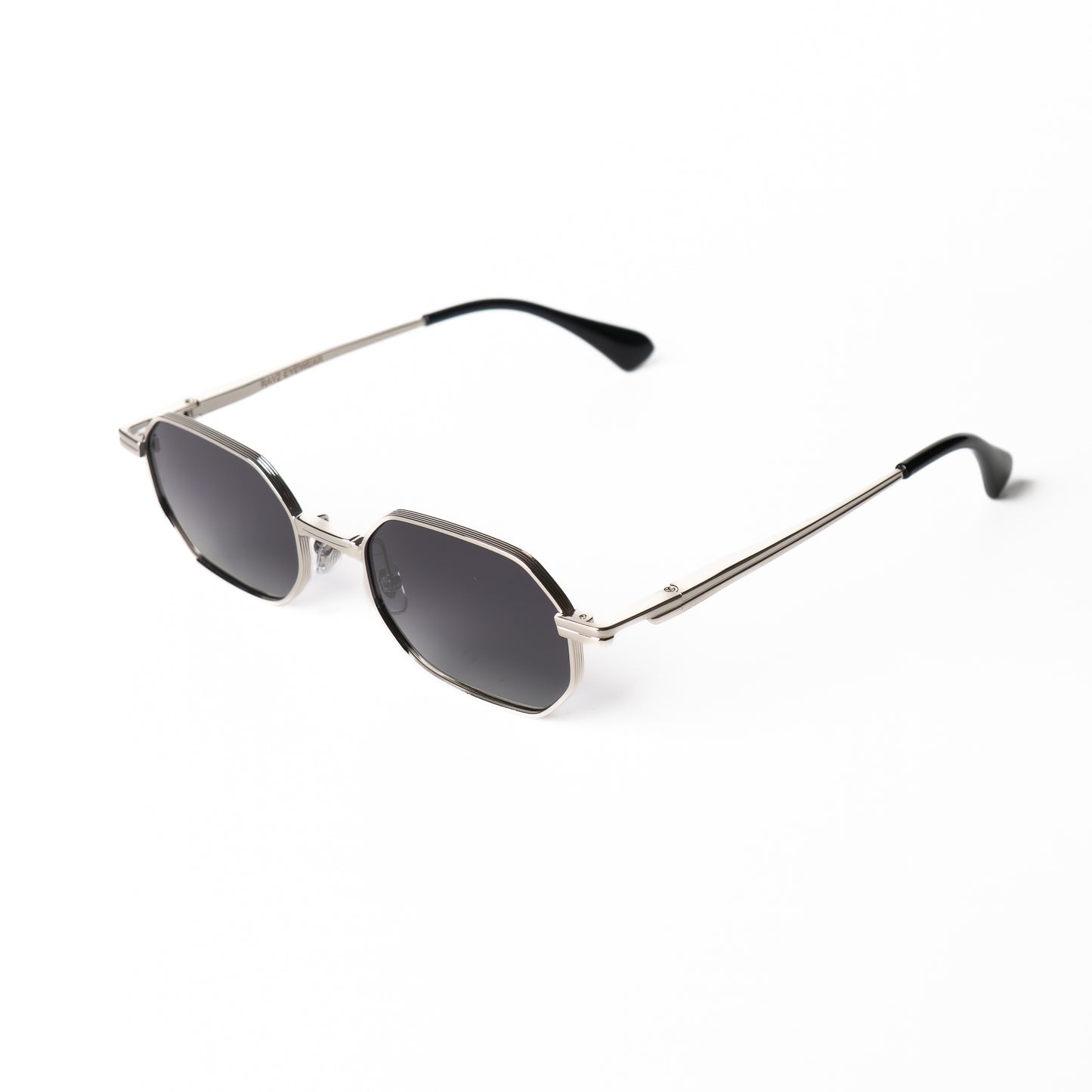 Dune Noir Lunettes de Soleil pour Hommes et Femmes Photo de Côté - RAYZ Eyewear Marque de Lunettes Marocaine