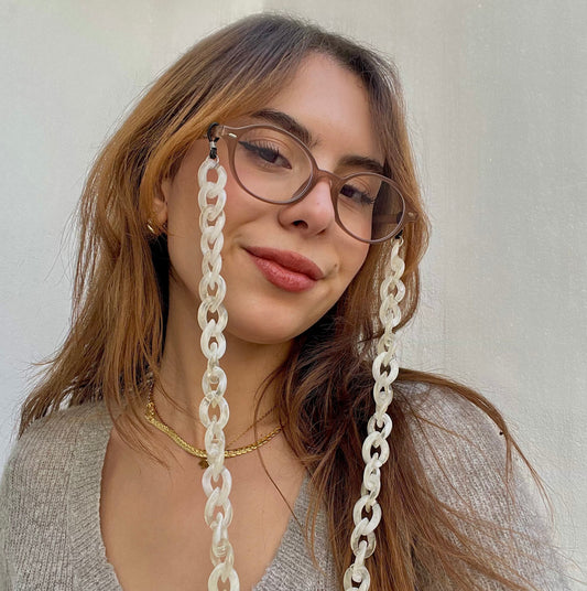 Dune beige chaines de lunettes pour femmes photo de Face Rayz Eyewear Marque de lunettes Marocaine