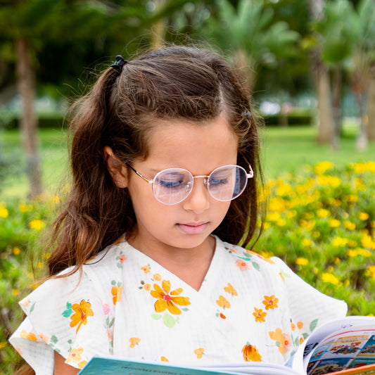 Emy Gold Lunettes de Vue pour enfants Photo de Porté - RAYZ Eyewear Marque de Lunettes Marocaine