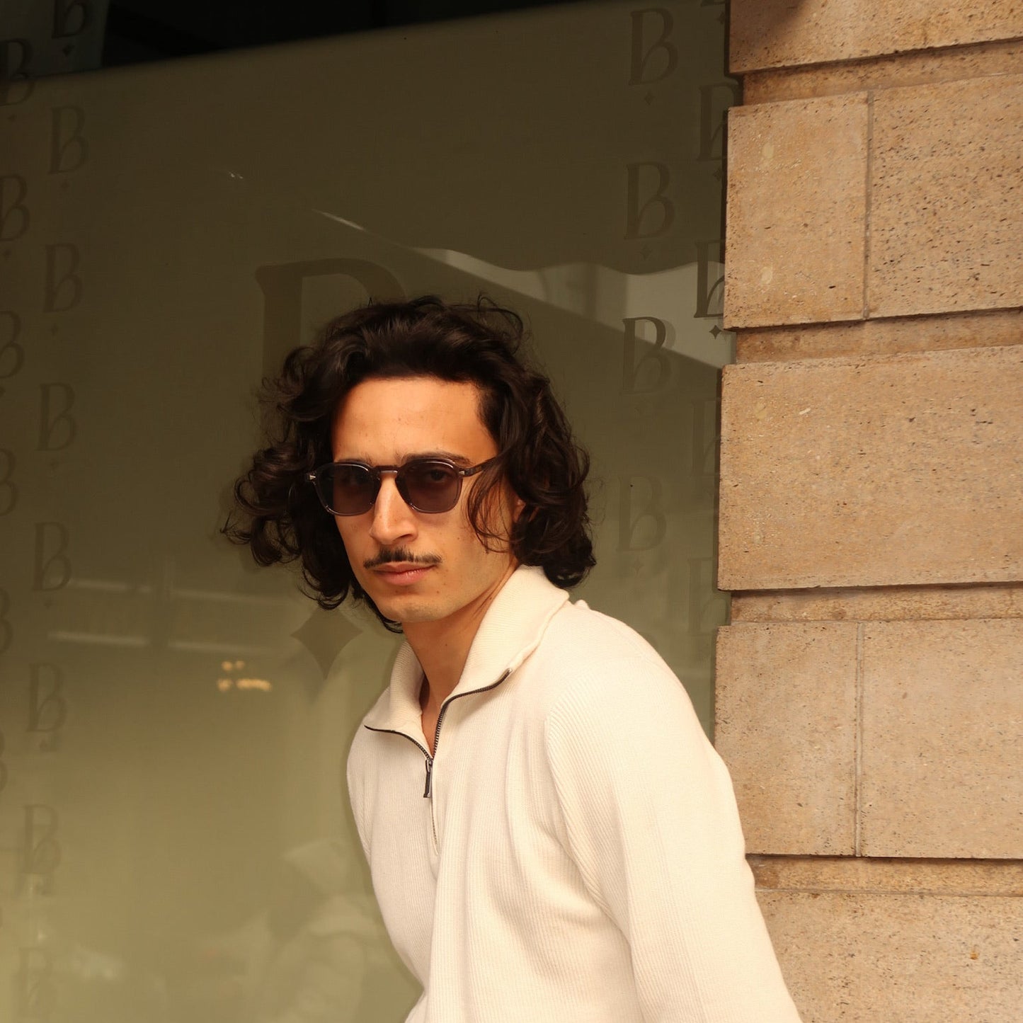 Grisea gris Lunettes de Solaires pour Hommes et Femmes Photo de Porté - RAYZ Eyewear Marque de Lunettes Marocaine