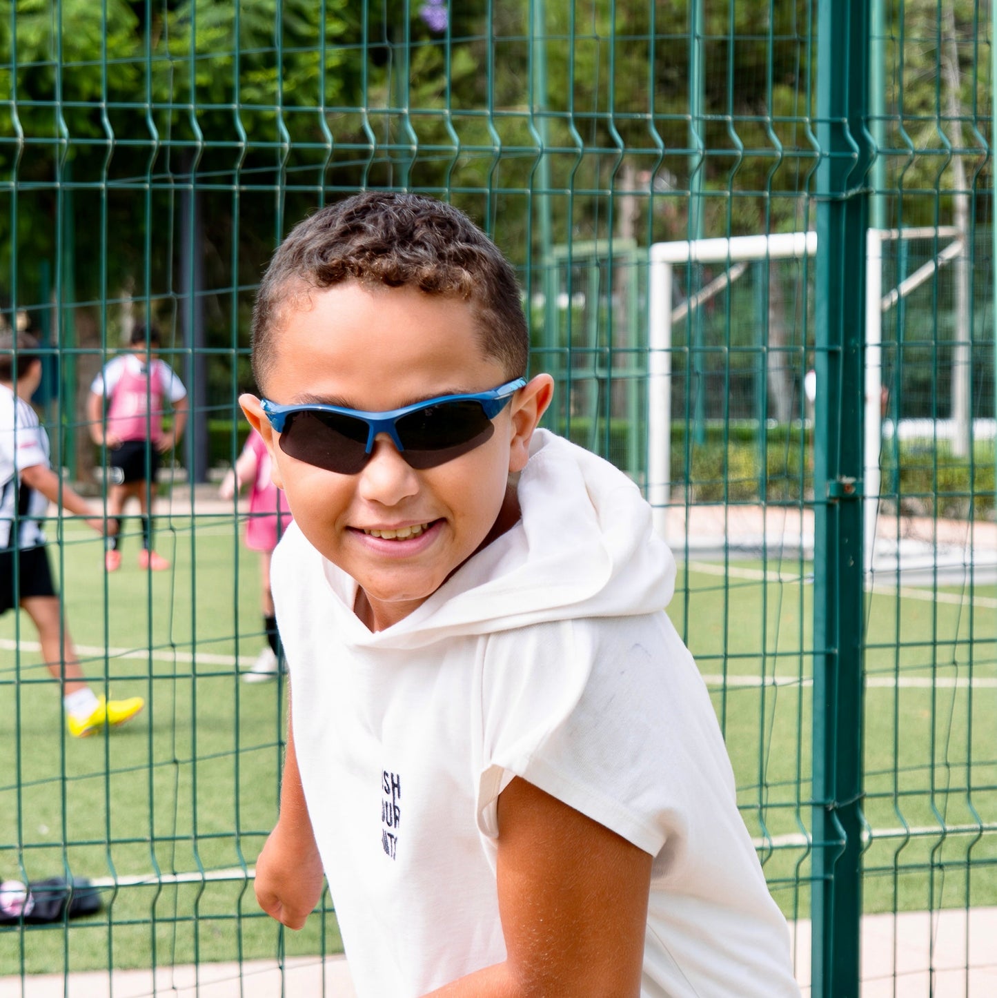 Juno bleu Lunettes de Soleil pour enfants Photo de Porté - RAYZ Eyewear Marque de Lunettes Marocaine