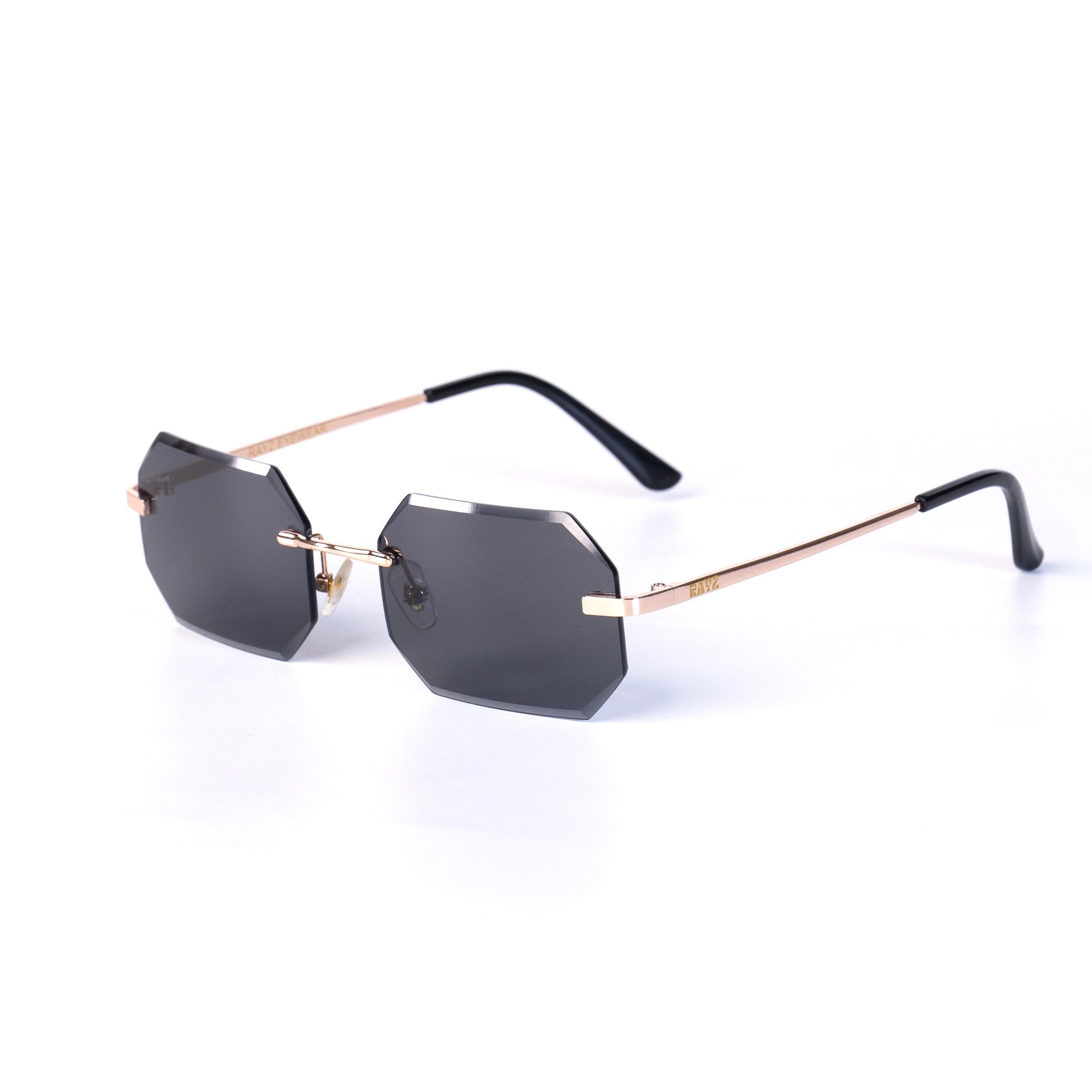 Kebe noir Lunettes de Solaires pour Hommes et Femmes Photo de Côté - RAYZ Eyewear Marque de Lunettes Marocaine