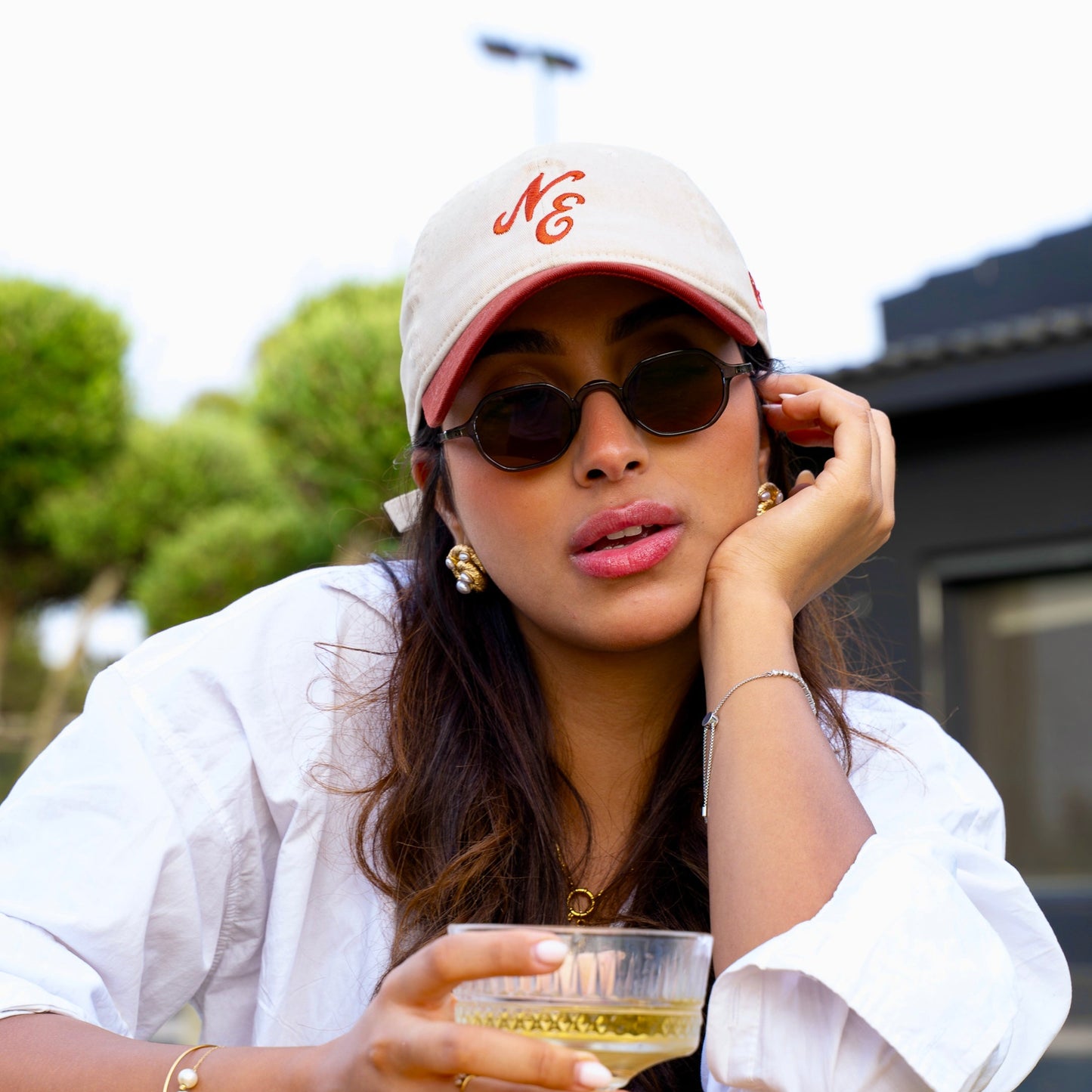 Lumea gris-marron Lunettes de Soleil pour Hommes et Femmes Photo de Porte - RAYZ Eyewear Marque de Lunettes Marocaine