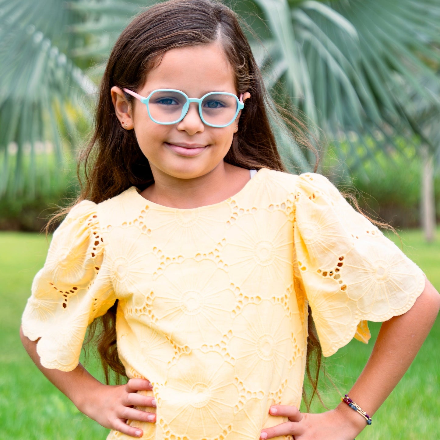 Pixie Vert-Rose Lunettes de vue pour enfants Photo de Porté - RAYZ Eyewear Marque de Lunettes Marocaine