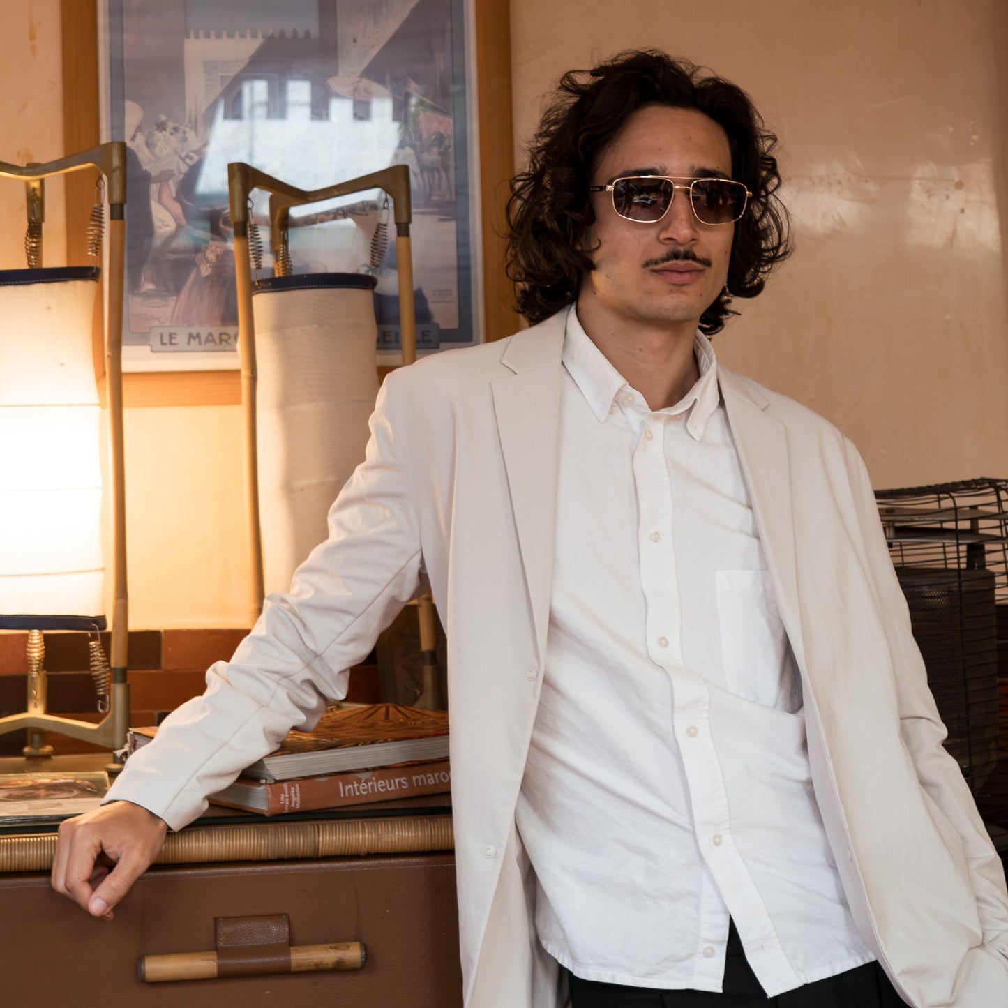 Rena marron-Doree de Soleil pour Hommes et Femmes Photo de porte - RAYZ Eyewear Marque de Lunettes Marocaine