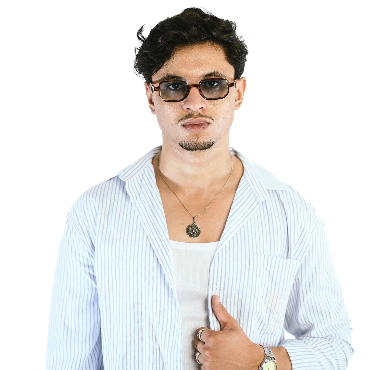 Rhymes bleu Lunettes de Solaires pour Hommes et Femmes Photo de porté - RAYZ Eyewear Marque de Lunettes Marocaine