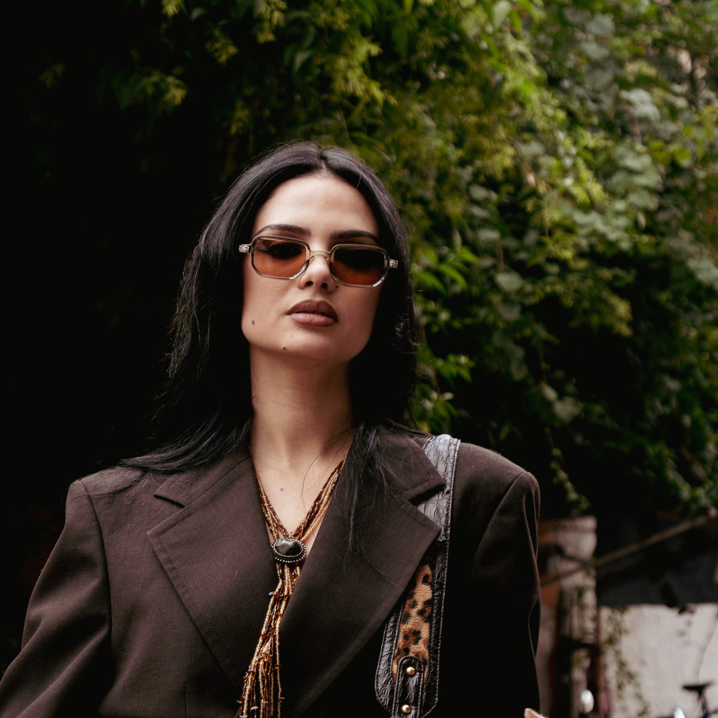 Rhymes gris-marron Lunettes de Solaires pour Hommes et Femmes Photo de porté - RAYZ Eyewear Marque de Lunettes Marocaine.