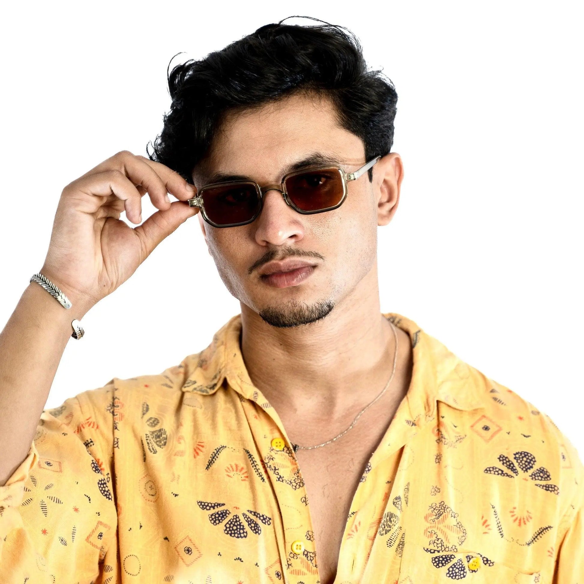 Rhymes gris-marron Lunettes de Solaires pour Hommes et Femmes Photo de Porté - RAYZ Eyewear Marque de Lunettes Marocaine