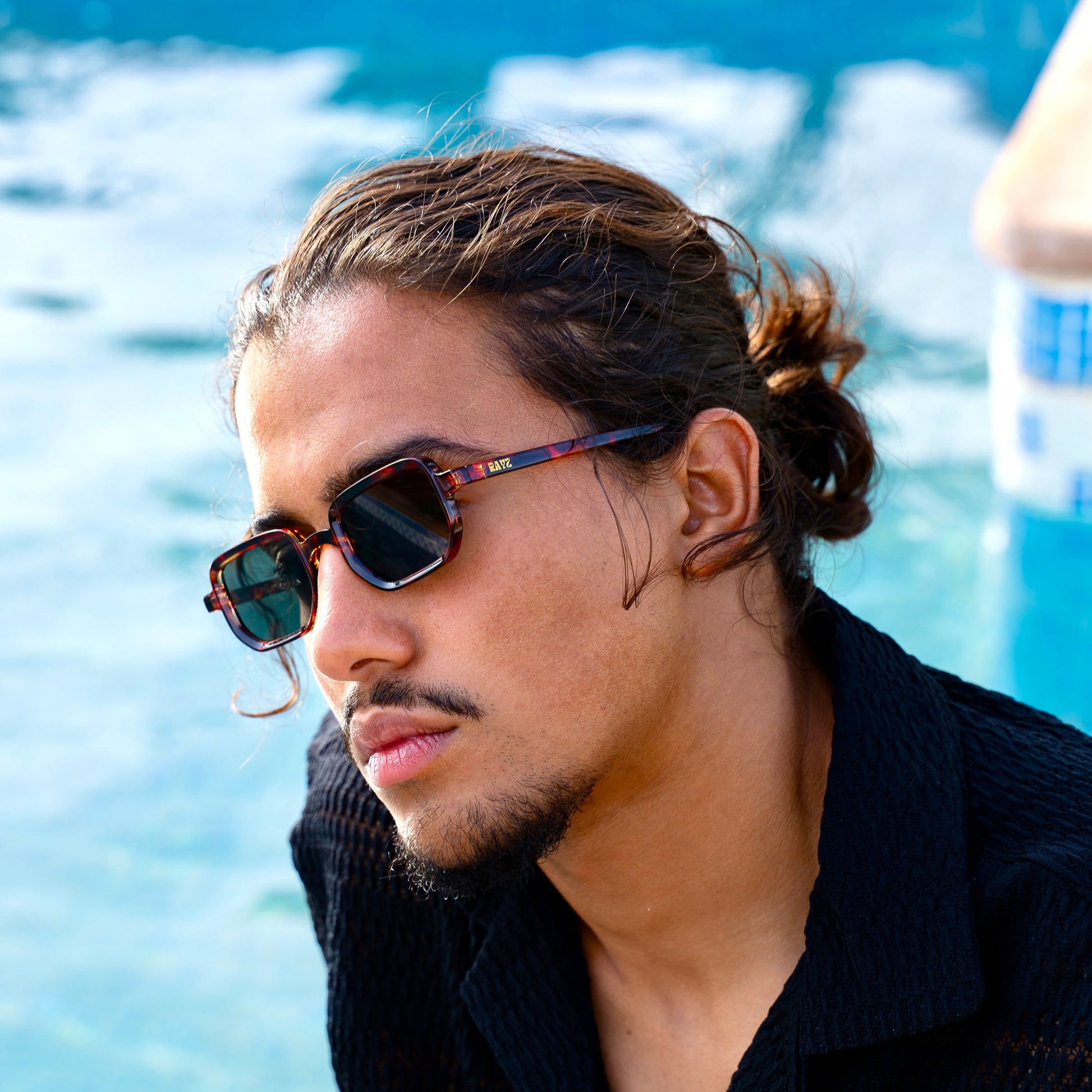 Rhymes vert Lunettes de Solaires pour Hommes et Femmes Photo de porté - RAYZ Eyewear Marque de Lunettes Marocaine.