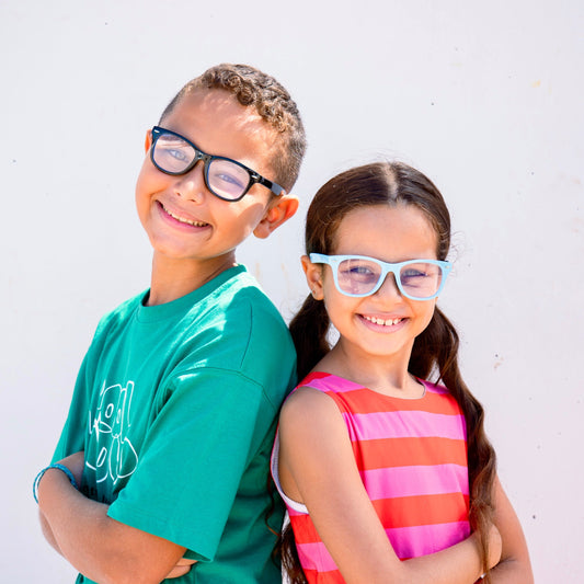 Romy bleu et noir Lunettes de vue pour enfants Photo de Porté - RAYZ Eyewear Marque de Lunettes Marocaine