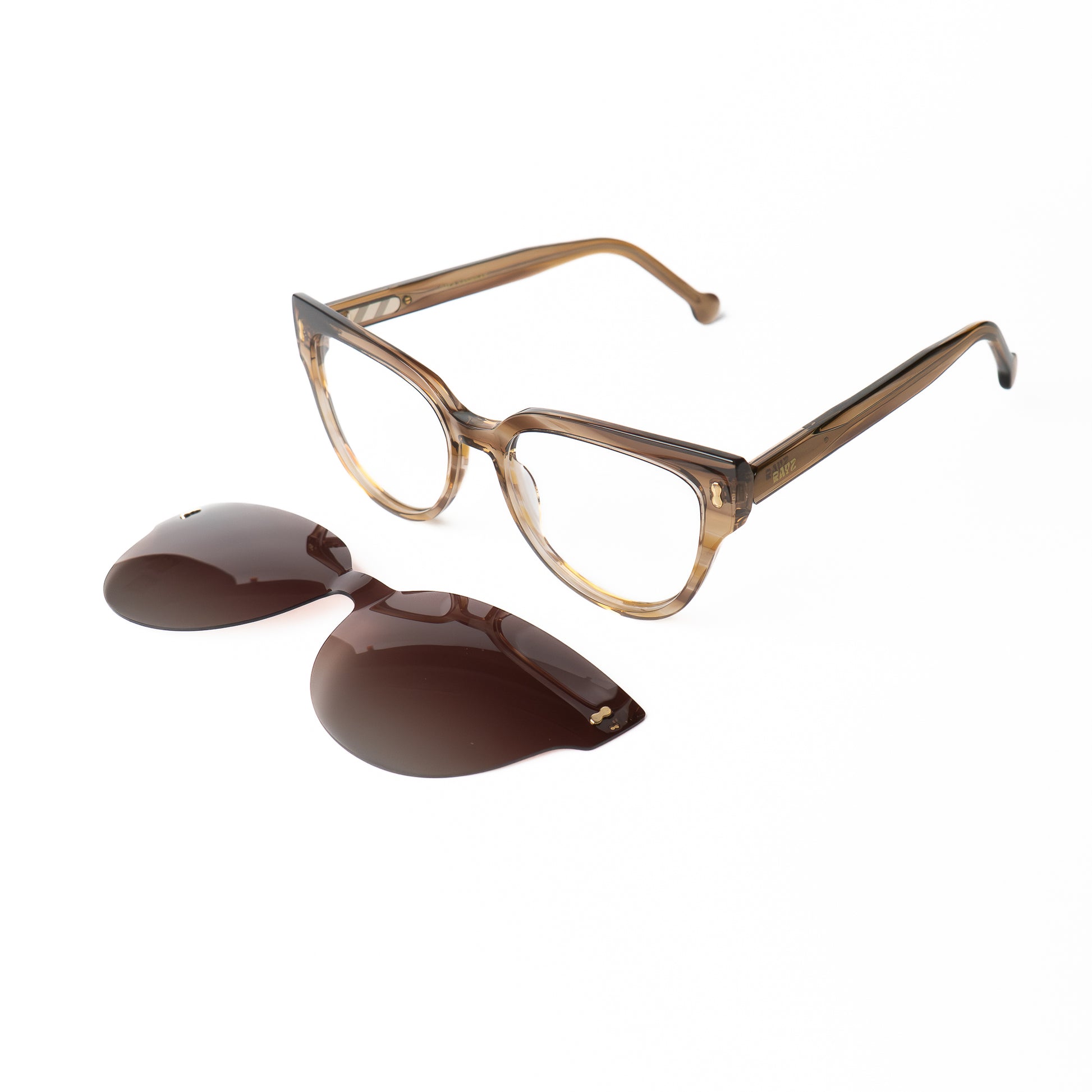 Tiki marron Lunettes Clip-Ons pour Hommes et Femmes Photo de Côté - RAYZ Eyewear Marque de Lunettes Marocaine