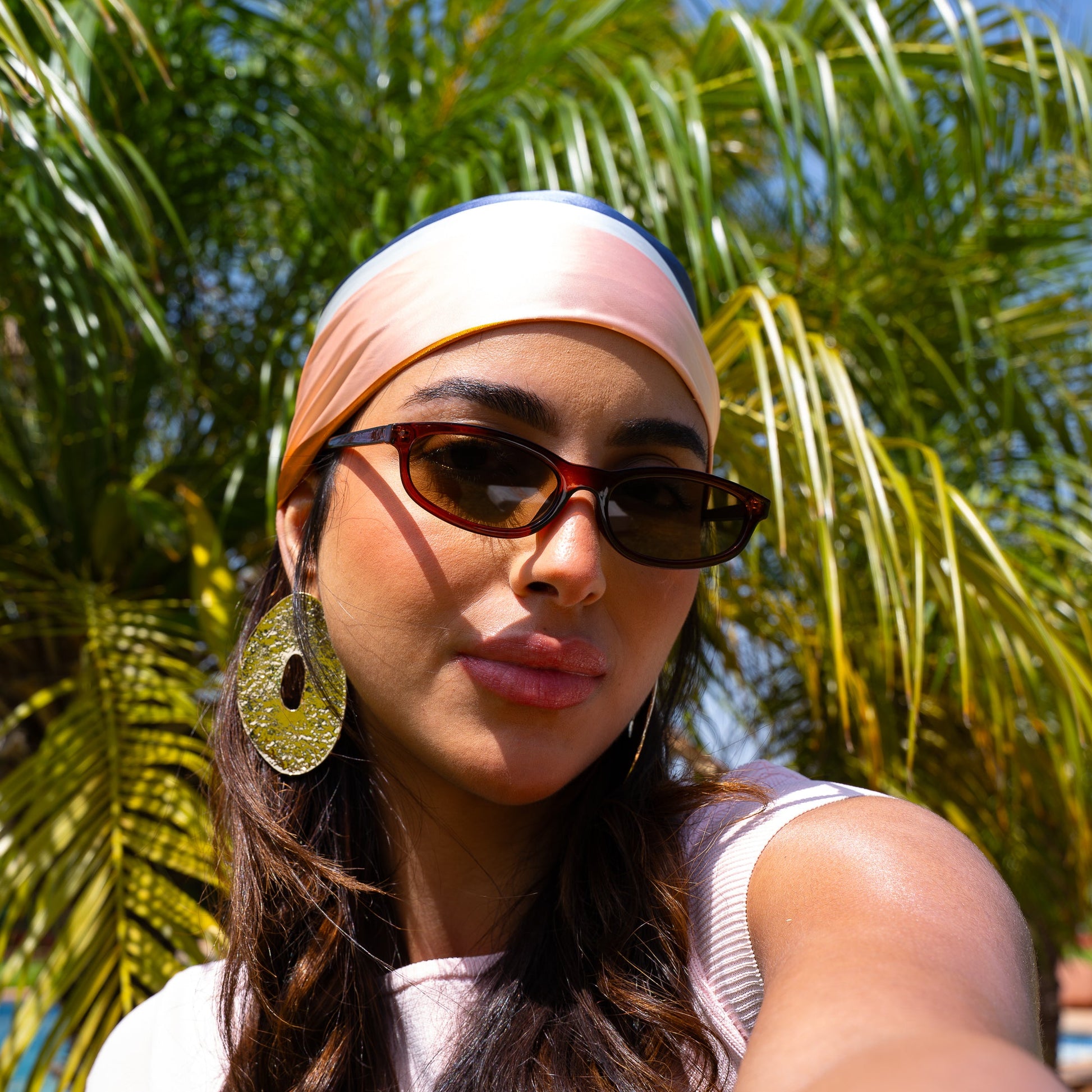 Tropézia Marron Lunettes de Soleil pour Hommes et Femmes Photo de porté - RAYZ Eyewear Marque de Lunettes Marocaine