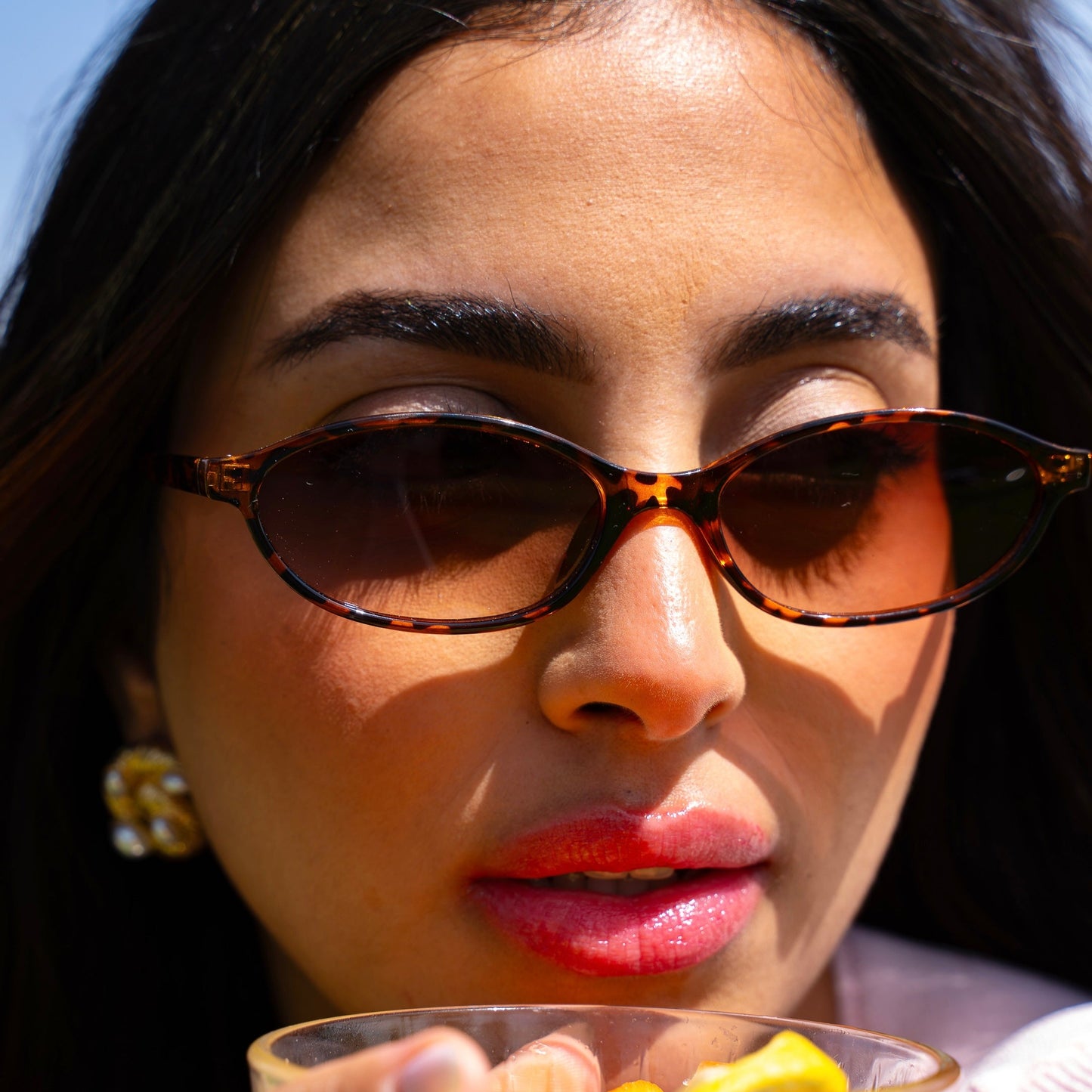 Uptown leopard Lunettes de Solaires pour Hommes et Femmes Photo de porté - RAYZ Eyewear Marque de Lunettes Marocaine